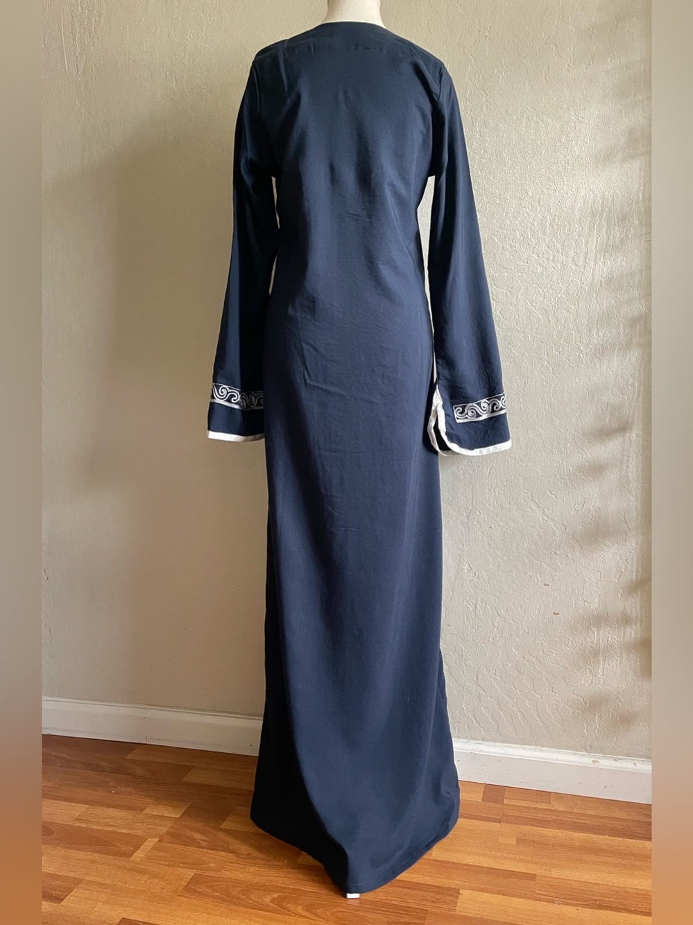 Embroidered caftan - Picture 11 of 15